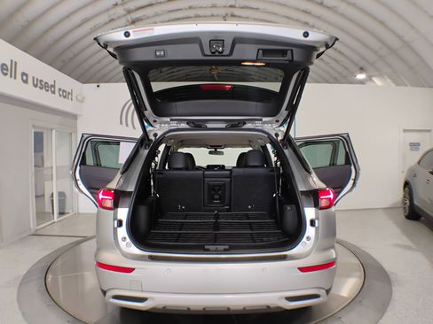 Used 2023 Mitsubishi Outlander SE image 39