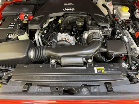 Used 2019 Jeep Wrangler Sport AWD/4WD image 10