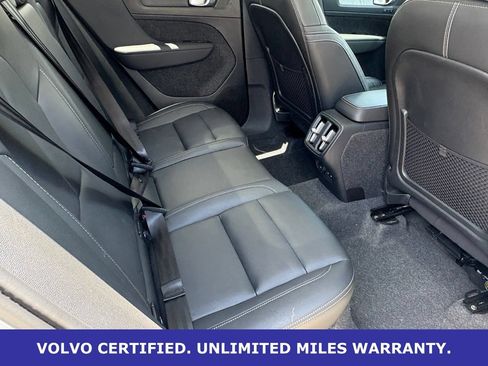 Certified 2025 Volvo XC40 B5 Plus AWD/4WD image 31