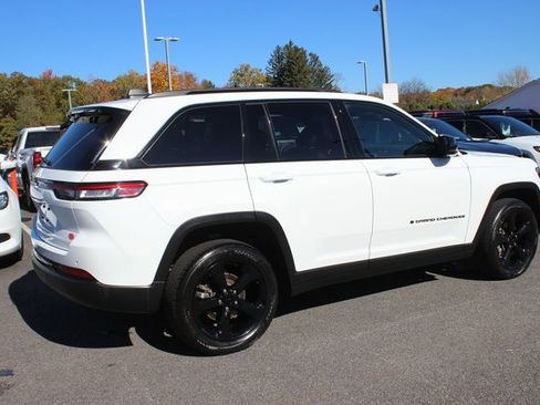 Used 2023 Jeep Grand Cherokee Altitude image 28