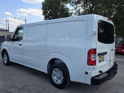 Used 2015 Nissan NV 2500 SV w/ Side & Curtain Airbag Package image 4
