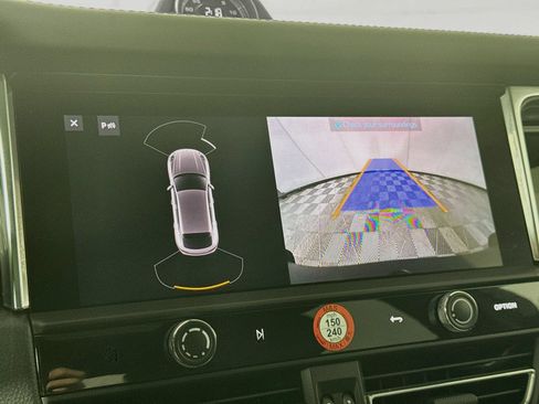 Certified 2026 Porsche Macan Turbo AWD/4WD image 19