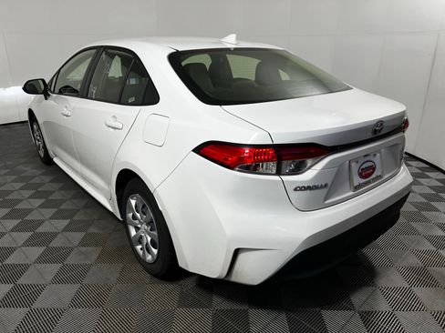 Used 2025 Toyota Corolla LE image 7