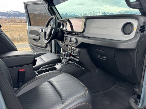 Used 2025 Jeep Gladiator Sport image 22