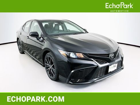 Used 2024 Toyota Camry SE image 1