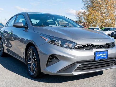 Used 2023 Kia Forte LXS image 4