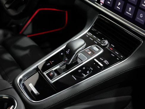 Used 2021 Porsche Panamera Turbo S w/ Assistance Package image 28