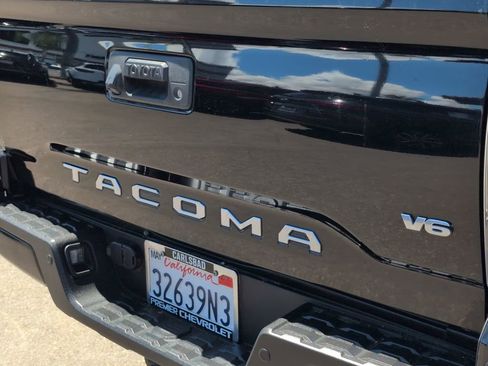 Used 2020 Toyota Tacoma TRD Off-Road w/ Technology Package AWD/4WD image 32