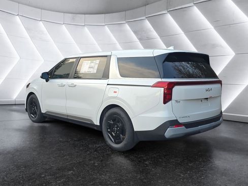 New 2026 Kia Carnival FWD image 3
