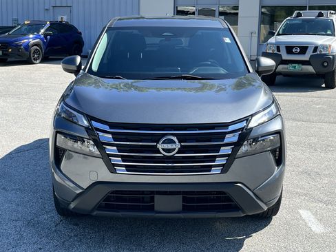 Used 2024 Nissan Rogue SV AWD/4WD image 2