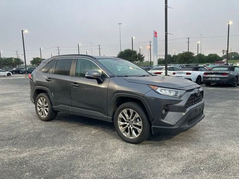 Used 2019 Toyota RAV4 XLE Premium FWD image 2