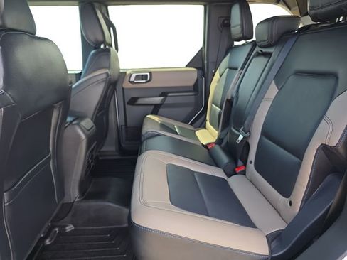 Used 2024 Ford Bronco Wildtrak image 16