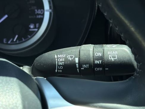 Used 2023 Toyota Highlander LE FWD image 27