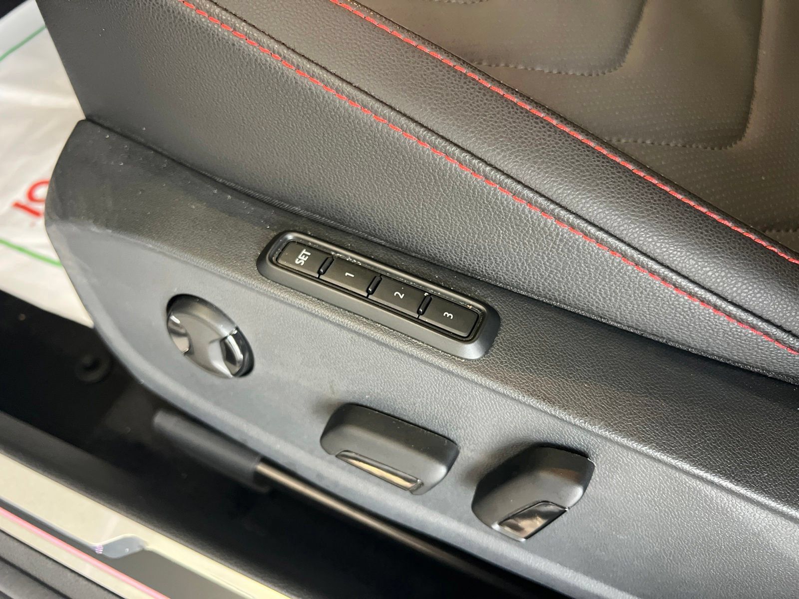 Certified 2025 Volkswagen Jetta GLI Autobahn FWD image 30