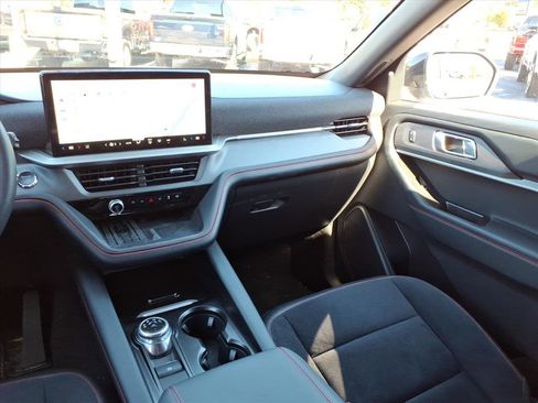 Used 2025 Ford Explorer ST image 18