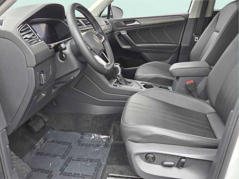 Used 2023 Volkswagen Tiguan SE FWD image 7