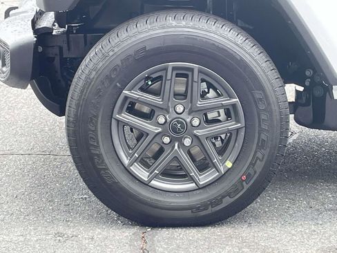 New 2026 Jeep Gladiator Sport AWD/4WD image 11