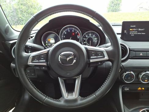 Used 2025 MAZDA MX-5 Miata RF Grand Touring RWD image 17