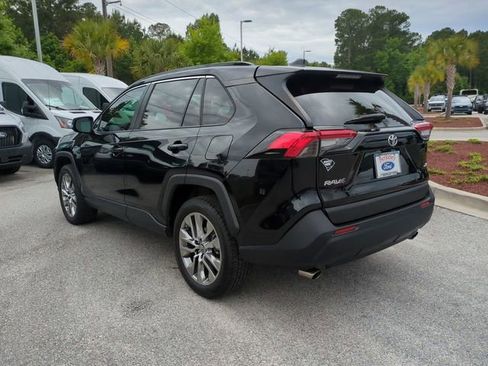 Used 2019 Toyota RAV4 XLE Premium w/ Cold Weather Package FWD image 6
