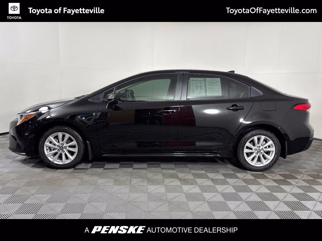 Used 2027 Toyota Corolla LE w/ LE Premium Package FWD image 2
