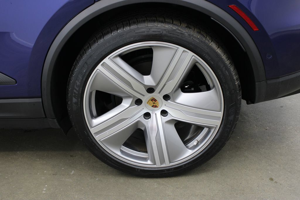 Used 2024 Porsche Macan 4 Electric AWD/4WD image 14