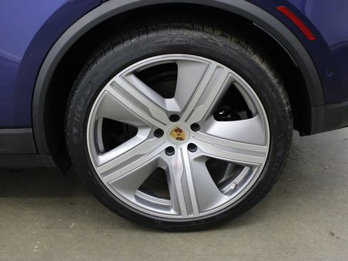 New 2024 Porsche Macan 4 Electric image 14