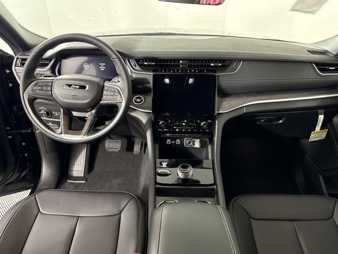 New 2025 Jeep Grand Cherokee Limited image 15