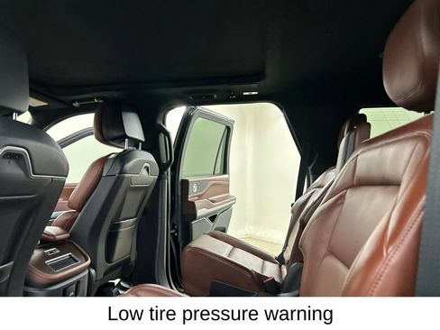 Used 2025 Lincoln Navigator Reserve AWD/4WD image 34