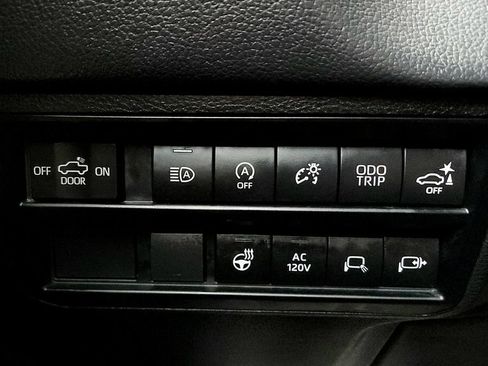 Used 2022 Toyota Tundra Limited AWD/4WD image 31
