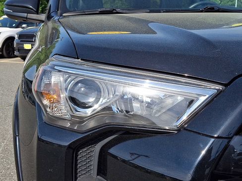 Used 2021 Toyota 4Runner SR5 Premium w/ Moonroof Package AWD/4WD image 8
