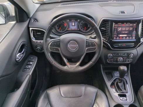 Used 2019 Jeep Cherokee Limited FWD image 16