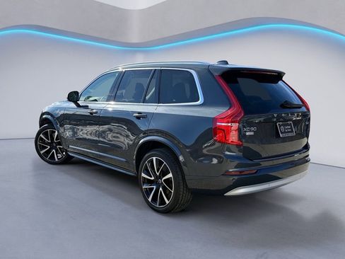 Certified 2022 Volvo XC90 T6 Momentum w/ Climate Package image 5