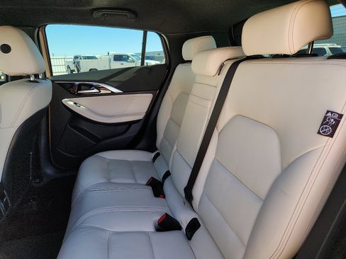 Used 2018 INFINITI QX30 Premium w/ Technology Package image 9