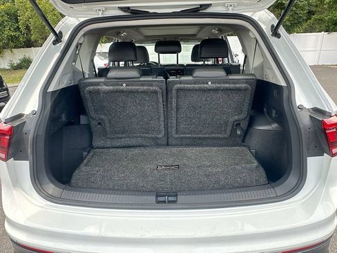 Used 2022 Volkswagen Tiguan SE w/ Panoramic Sunroof Package FWD image 25