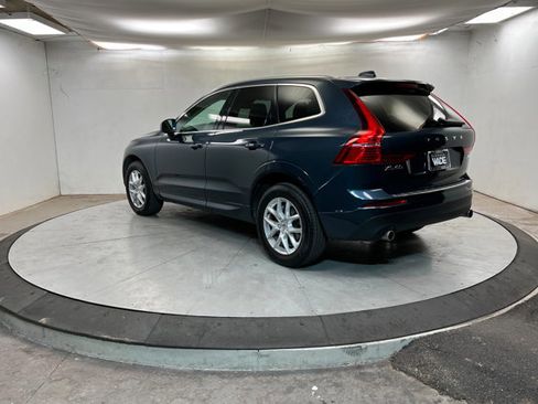 Used 2021 Volvo XC60 T6 Momentum image 3