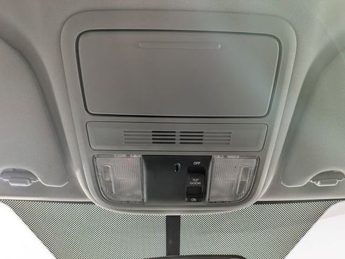 Used 2018 Honda Odyssey LX image 19