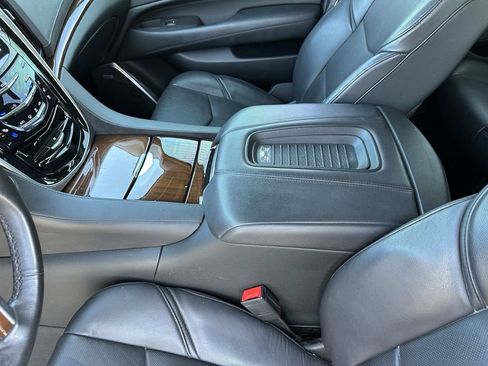 Used 2020 Cadillac Escalade Luxury AWD/4WD image 27