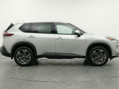 Used 2025 Nissan Rogue SV FWD image 11