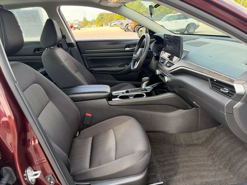 Used 2024 Nissan Altima 2.5 SV w/ SV Premium Package FWD image 11