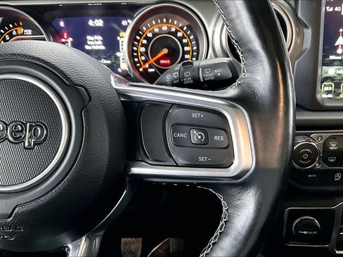 Used 2020 Jeep Wrangler Unlimited Sahara w/ Dual Top Group AWD/4WD image 12
