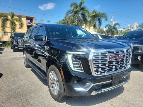 Used 2025 GMC Yukon XL Denali image 5