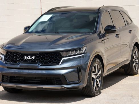 Used 2022 Kia Sorento S w/ Panoramic Sunroof Package FWD image 46