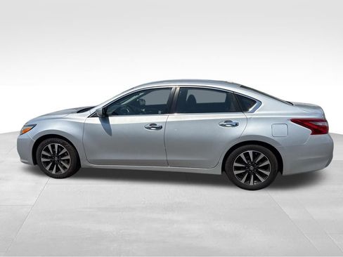 Used 2017 Nissan Altima 2.5 SV FWD image 2