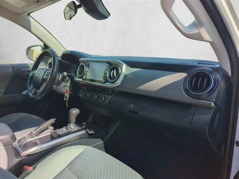 Used 2022 Toyota Tacoma SR5 AWD/4WD image 26