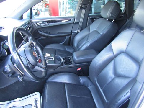 Used 2022 Porsche Macan AWD/4WD image 18