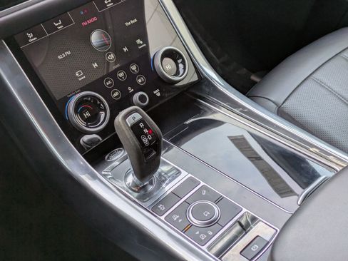 Used 2019 Land Rover Range Rover Sport HST image 21