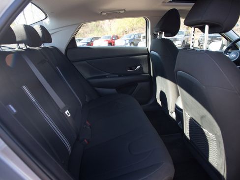 Used 2025 Hyundai Elantra SEL FWD image 12