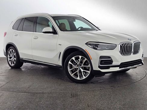 Used 2023 BMW X5 xDrive45e image 2