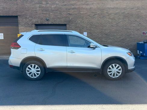 Used 2017 Nissan Rogue S w/ S Appearance Package AWD/4WD image 4