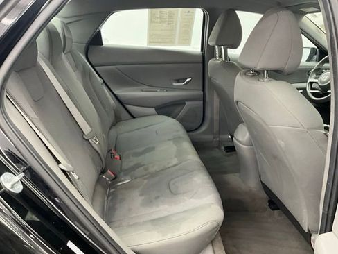 Used 2023 Hyundai Elantra SE FWD image 9